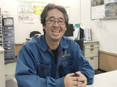 ウチの会社は定着率が良いですよ。
やはり皆で和気あいあいしているからですかね。
未経験でこの業界に入った時はもちろん大変でしたが
みんなでフォローしてくれたのでなんとか続けてこれました。
何事も根気よくやる事が大事だと思います。